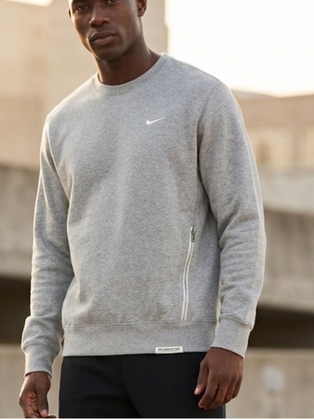 Nike Standard Issue Men's Dri-FIT Basketball Crew Heather Grey Left Zip Pocket
